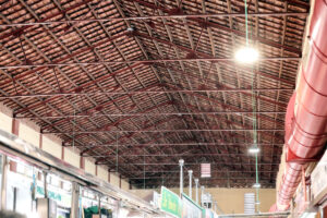 María José Catalá visita el mercado del Cabanyal